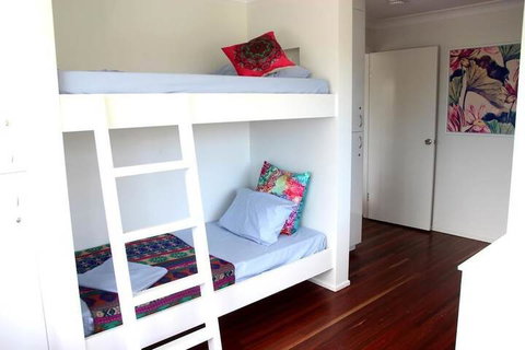 Yeppoon Beachhouse - Hostel - Stays Accommodation 7