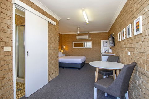 Coast Inn Motel - Stayed 5