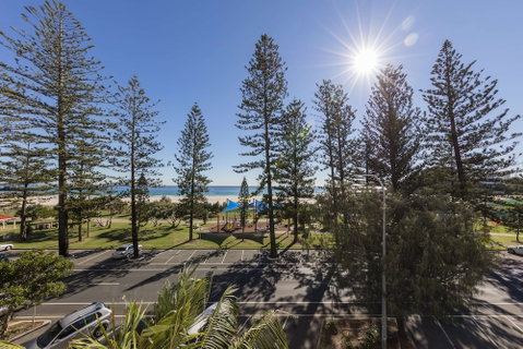 Oaks Gold Coast Calypso Plaza Suites - Stays Accommodation 4
