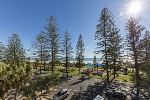 Oaks Gold Coast Calypso Plaza Suites - Stays Accommodation 1