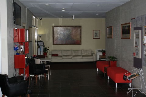 Statesman Hotel - Stays Accommodation 6