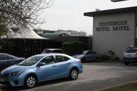 Statesman Hotel - Stays Accommodation 1
