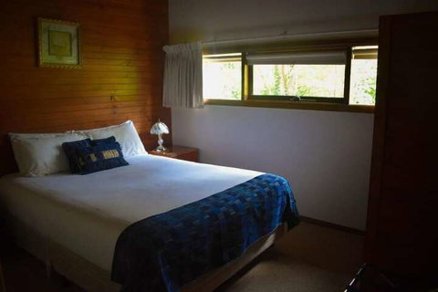 Clarendon Chalets - Stays Accommodation 4