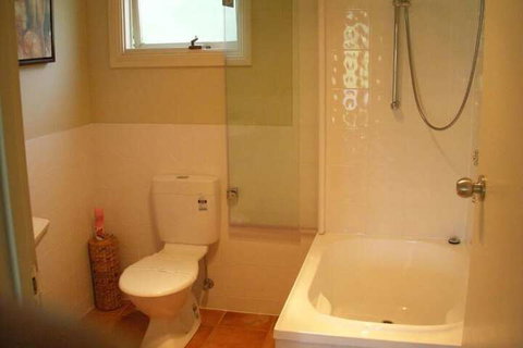 Clarendon Chalets - Stays Accommodation 3