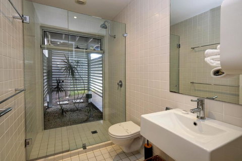 BEACH BAY BEE PET FRIENDLY - Stays Accommodation 5