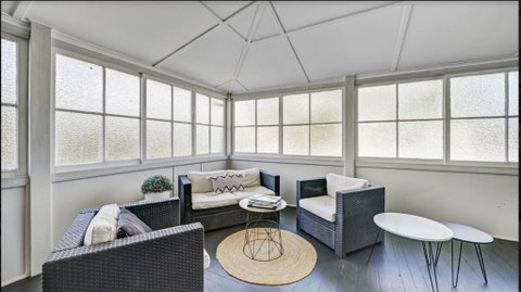 Donnelly House - Stays Accommodation 5