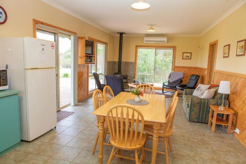 Riverside Retreat Chalets Walpole - Stayed 3