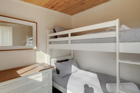 Magnetic Cottage Circa: 1850s - Stays Accommodation 3