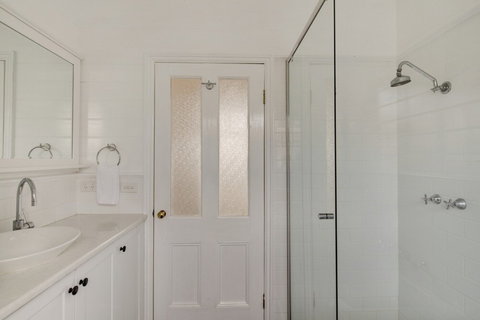 Magnetic Cottage Circa: 1850s - Stays Accommodation 4