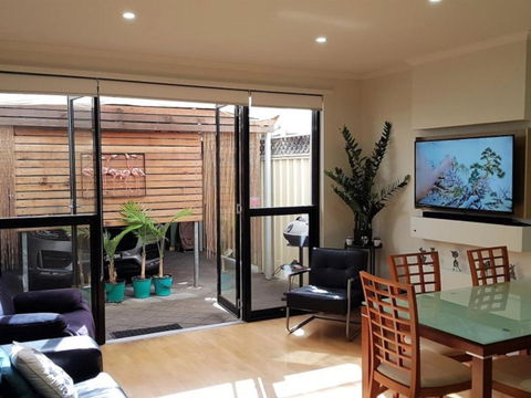 The Artisan 3BR House In The City - Stayed 3