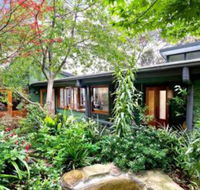 The Black Cockatoo Secret Garden Mountains Home - Stayed