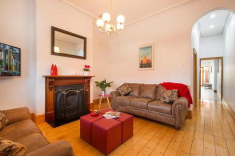 Carrington Charm CBD WiFi Parking - Stays Accommodation 6