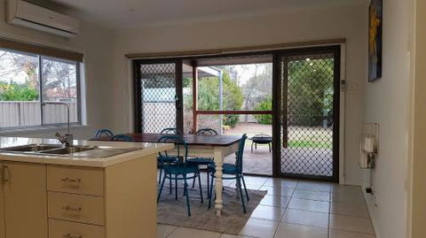 Homely Getaways Eighth Street Mildura - Stayed 4