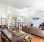 Unit 4 Rainbow Surf Modern double storey townhouse with large shared pool close to beach  shop - Stayed