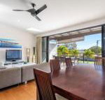 Unit 3 Rainbow Surf Modern double storey townhouse with large shared pool close to beach  shop - Stayed