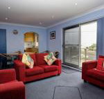 Anchorage 7 Beautifully Renovated Close to Rockpool - Stays Accommodation