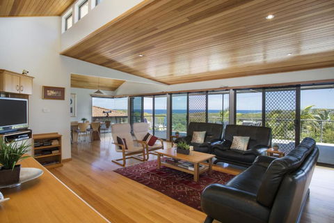 Elevated Views At Burrill Lake 17 Canberra Cres - Stayed 6