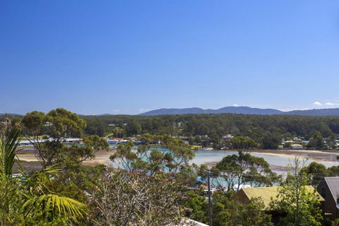 Elevated Views At Burrill Lake 17 Canberra Cres - Stayed 5