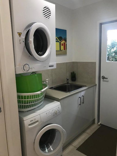 15 Esprit Drive Rainbow Shores Gorgeous Modern Beach House - Stayed 3