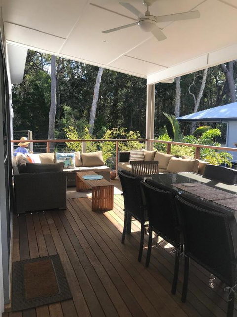 15 Esprit Drive Rainbow Shores Gorgeous Modern Beach House - Stayed 5