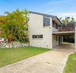 40 Rumbalara Avenue Rainbow Beach Entertain on the spacious verandah overlooking beautiful Rainbow Beach - Stayed