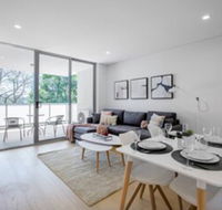 Executive Luxury Apt With Parking Next to Station - Stayed