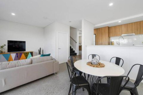 G149 Apt 2 - Stayed 6