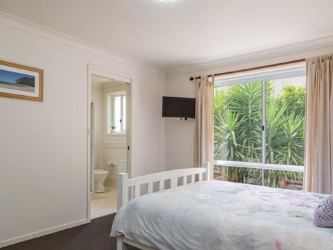 Lovely Modern Villa Amidst Peaceful Surroundings - Stayed 1