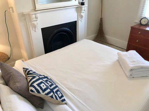 YSG The Edward Townhouse 153 Walk To Town - Stays Accommodation 3