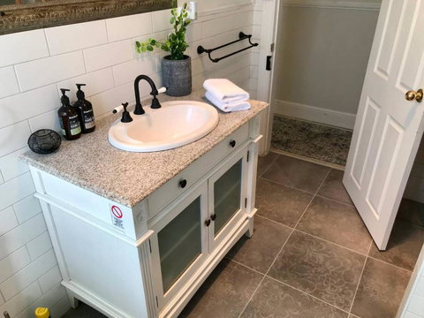 YSG The Edward Townhouse 153 Walk To Town - Stays Accommodation 4