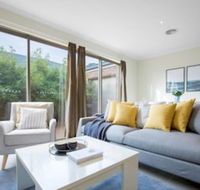 Spacious Lovely Home In Point Cook - Stayed