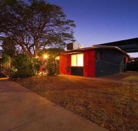 4 Page Street Colourful  Shady 3 Bedroom Home - Stayed