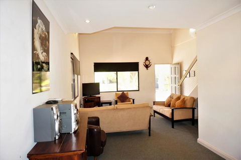 Ningaloo Breeze Villa 3 3 Bedroom Fully Self Contained Holiday Accommodation - Stayed 4