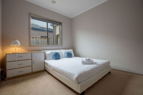 Gorgeous 4BR Home In Point Cook - Stayed 1