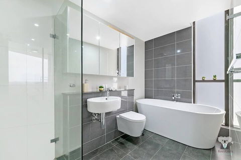 Awesome View 2Bed 2Bath APT + FREE PARKING NPA330 - Stayed 6