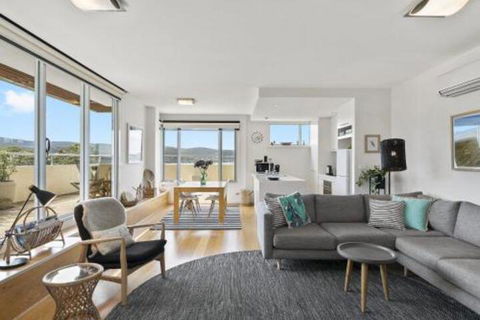 POINT GREY APARTMENT ONE VIEWPOINT - Stayed 5