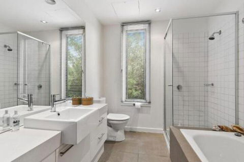 POINT GREY APARTMENT ONE VIEWPOINT - Stayed 6