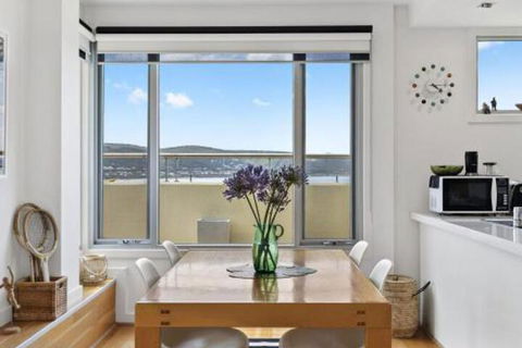 POINT GREY APARTMENT ONE VIEWPOINT - Stayed 4