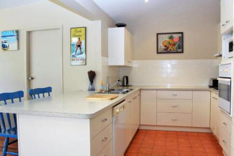 BEACHSIDE VILLA 2 - Stays Accommodation 2