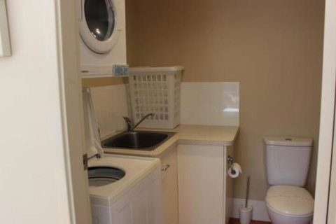 BEACHSIDE VILLA 2 - Stays Accommodation 7