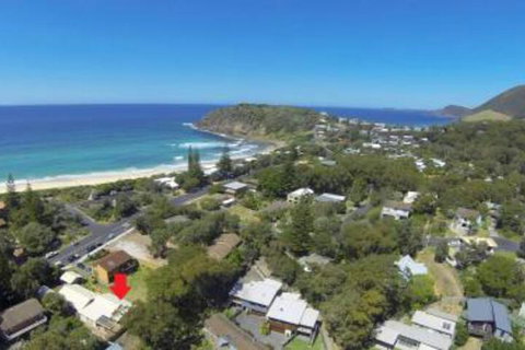 BEACHSIDE VILLA 2 - Stays Accommodation 6