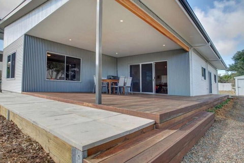 Grey On The Bay - Stayed 3