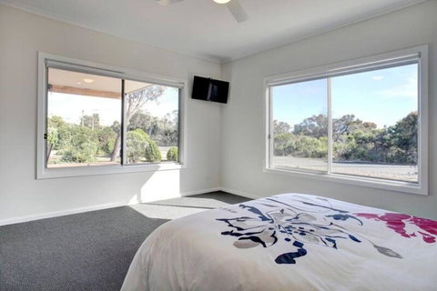 Grey On The Bay - Stayed 1