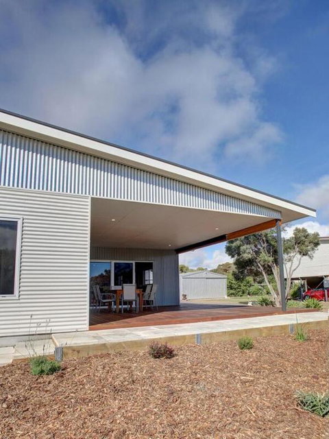 Grey On The Bay - Stayed 5