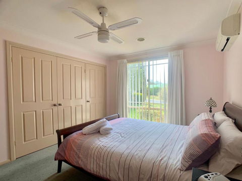 Tidy Home In A Leafy Suburb Great Location - Stayed 5