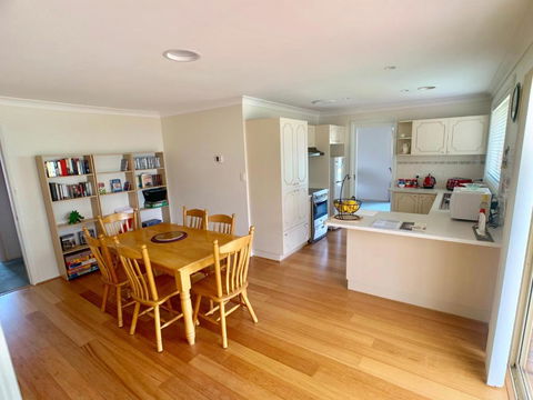 Tidy Home In A Leafy Suburb Great Location - Stayed 2