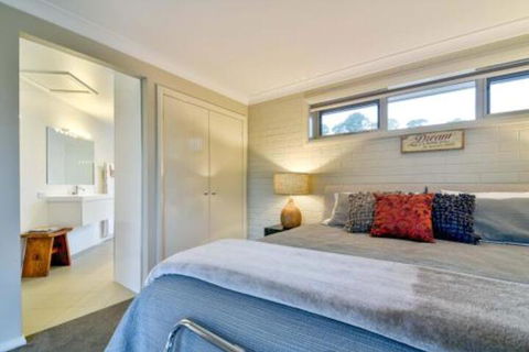 Lakeview Luxury Retreat - Stayed 7