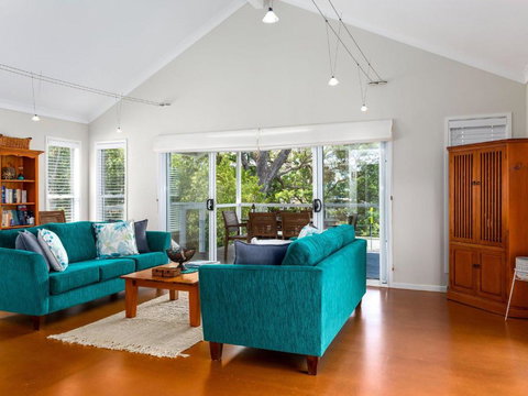Akarana Beach House :: Jervis Bay Rentals - Stays Accommodation 3