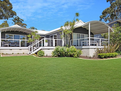 Akarana Beach House :: Jervis Bay Rentals - Stays Accommodation 4