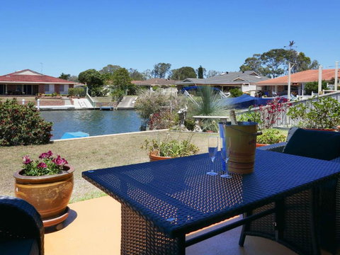 Waterfront Haven With Jetty Mooring & WiFI - Stayed 5